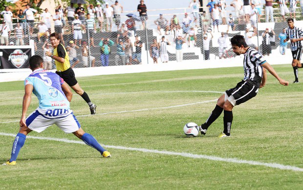 Vitoria com Gol do Zagueirão Vitor Hugo!