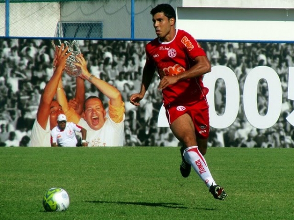 Zagueiro artilheiro Victor Cardozo é do Campinense-PB 