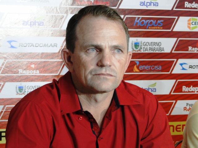 Treinador Paulo Schardong é apresentado no Campinense-PB
