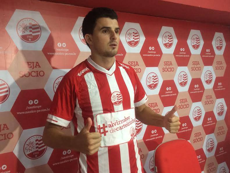 Edvanio pronto para estrear! Jogador disse que pode atuar tanto como zagueiro, quanto como volante.