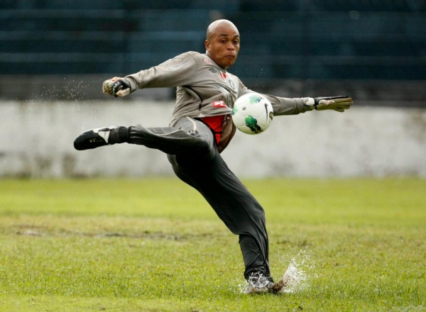 Goleiro Jamilton faz grande partida pela Copa do Brasil
