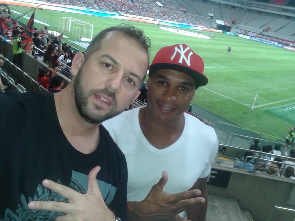 Selmir e José Neto em visita a clubes na Koreia.