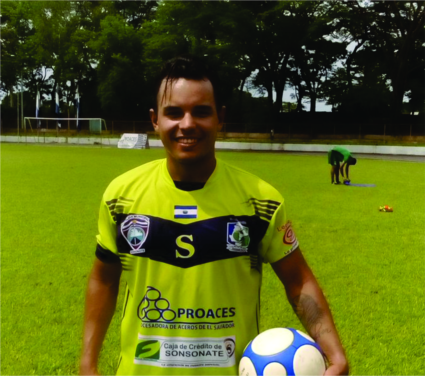 Negócio Internacional! Elenilson vai para o futebol de El Salvador!