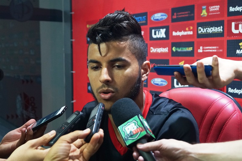 Reforço!!! Tcharlles Atacante vai defender o Campinense-PB 