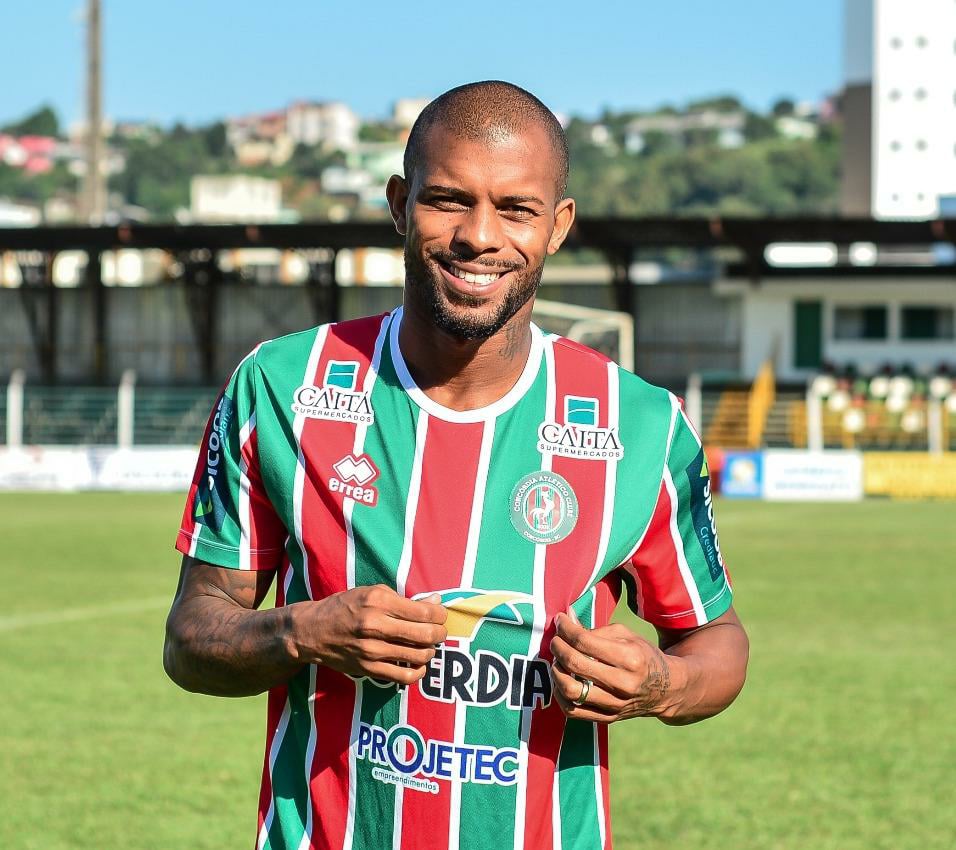 Refoço!!! Vitinho vai jogar o Catarinense pelo Concórdia-SC
