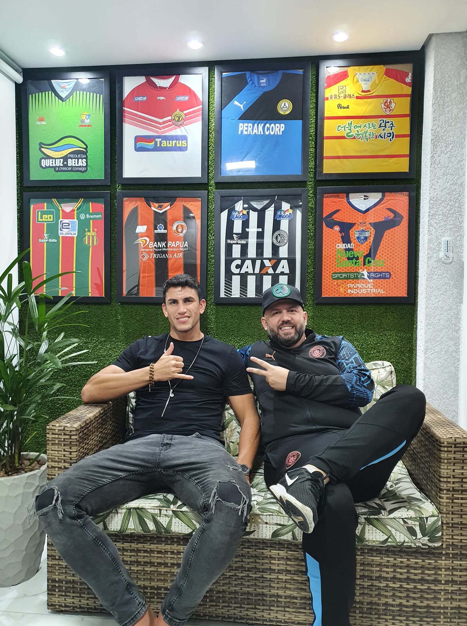 Reunião! Gilberto chegando da temporada em Singapura
