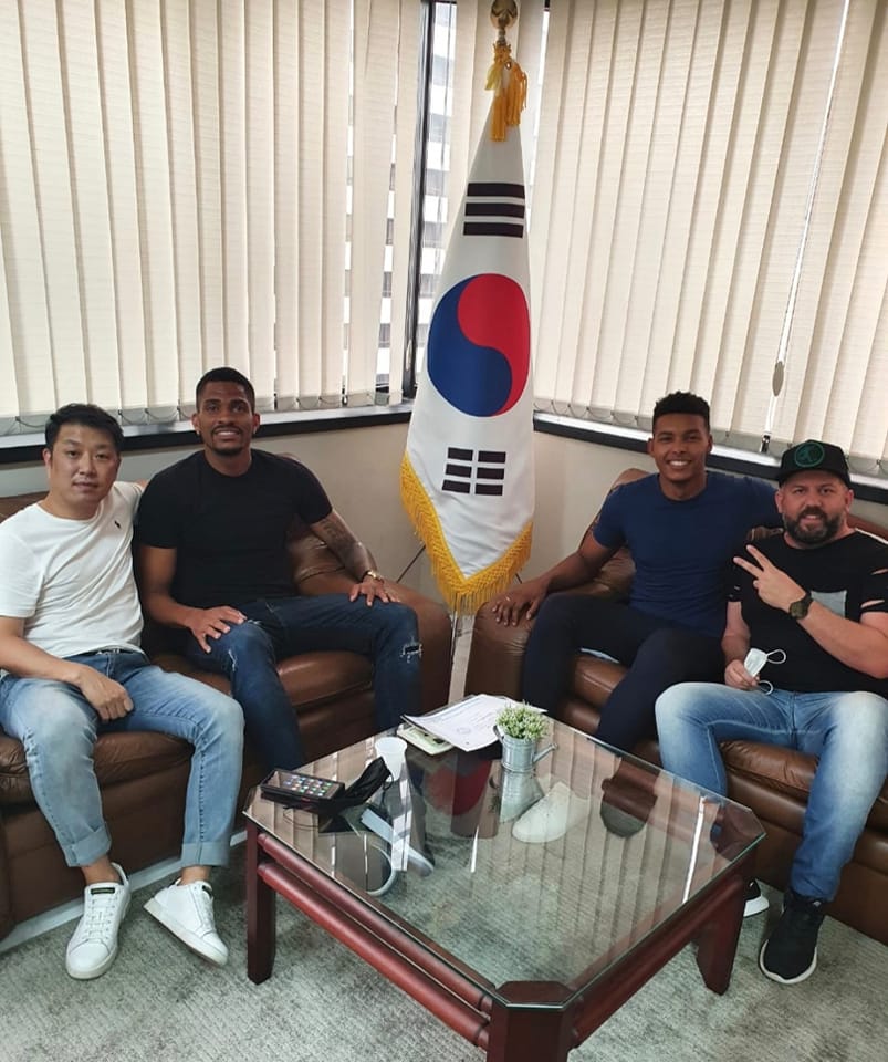 Negocio Internacional! Junior e Cristian vão para Korea