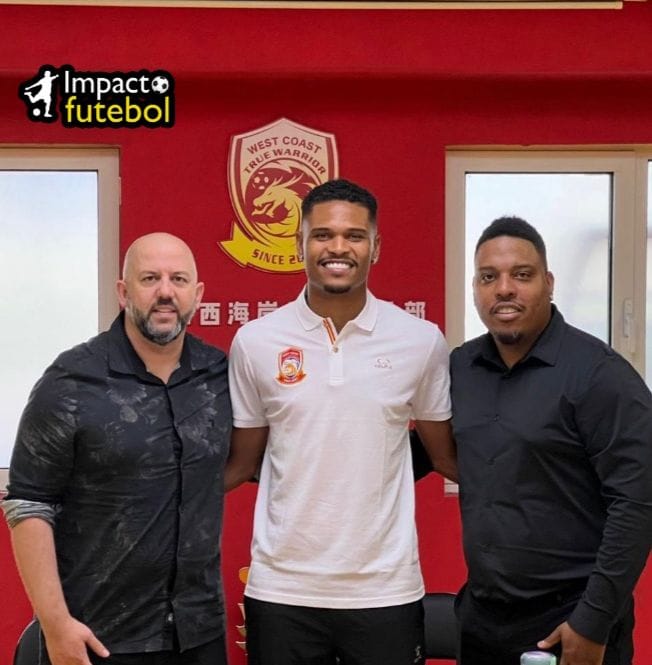 Negócio Internacional! Qingdao West Coast Football Club - China