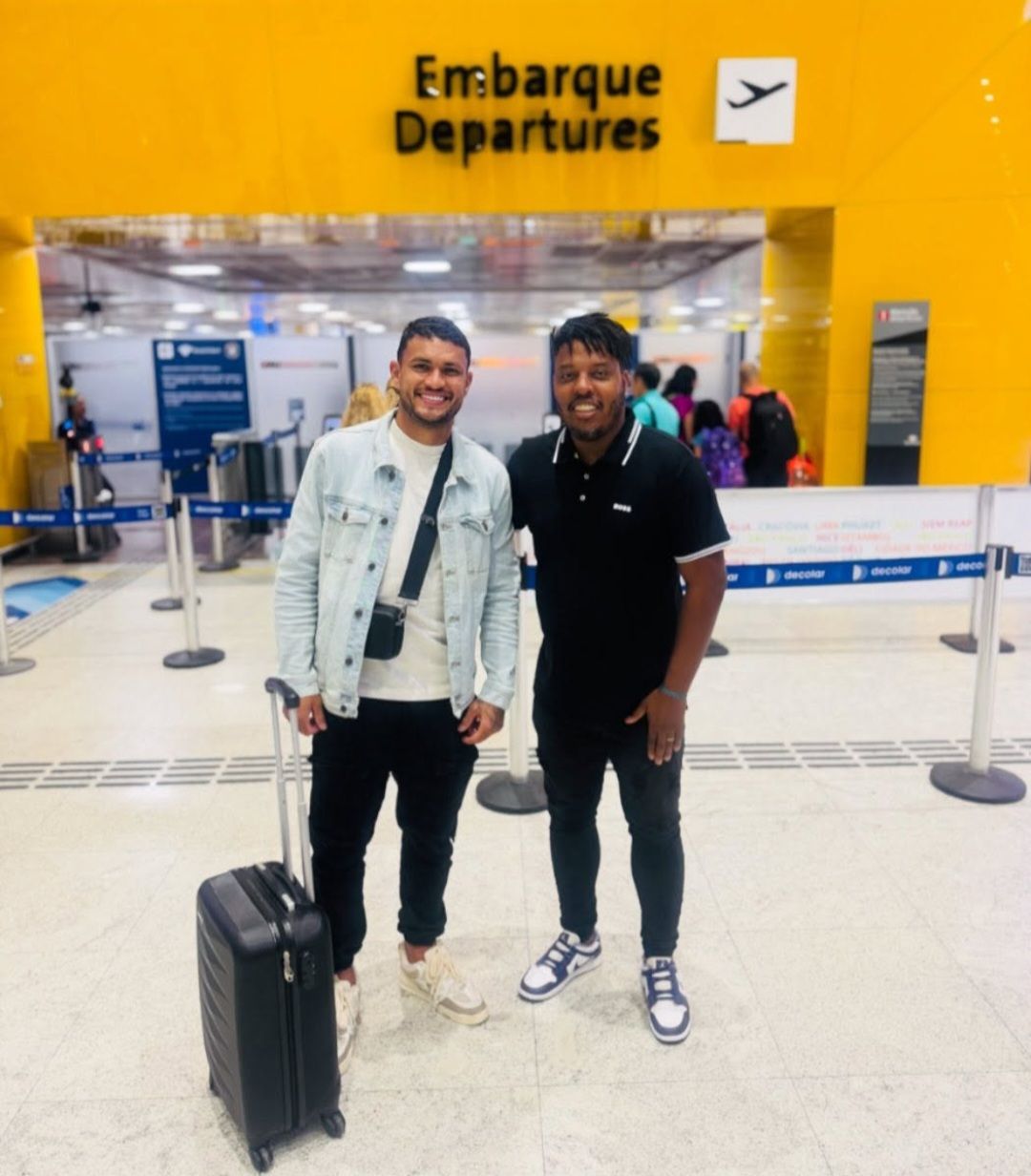 Negócio Internacional! Elcarlos volta a atuar no exterior!