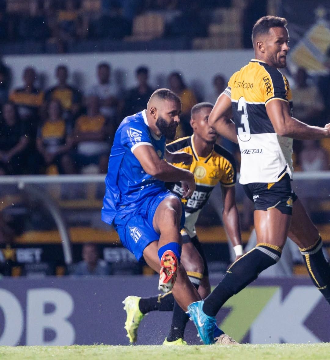 Tem Gol!!! Genesis marcou um golaço contra o Criciúma