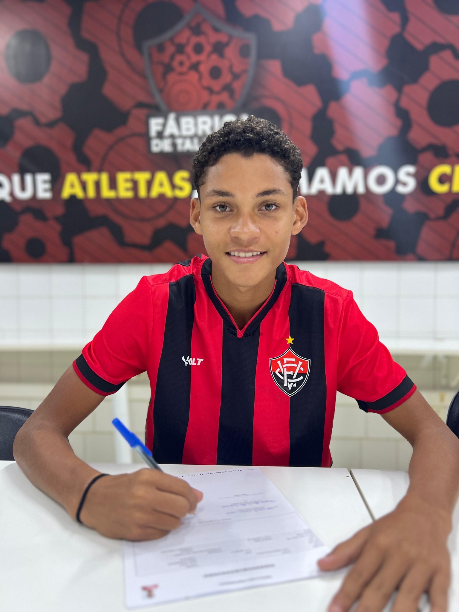 Negócio Fechado! João Gabriel fica no Vitoria-BA