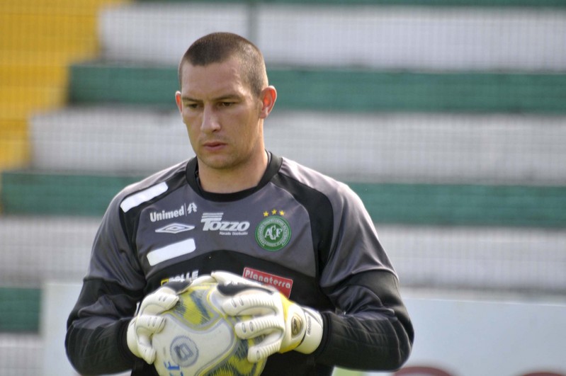 Com goleirão Juliano em campo Chapecoense é a nova lider!