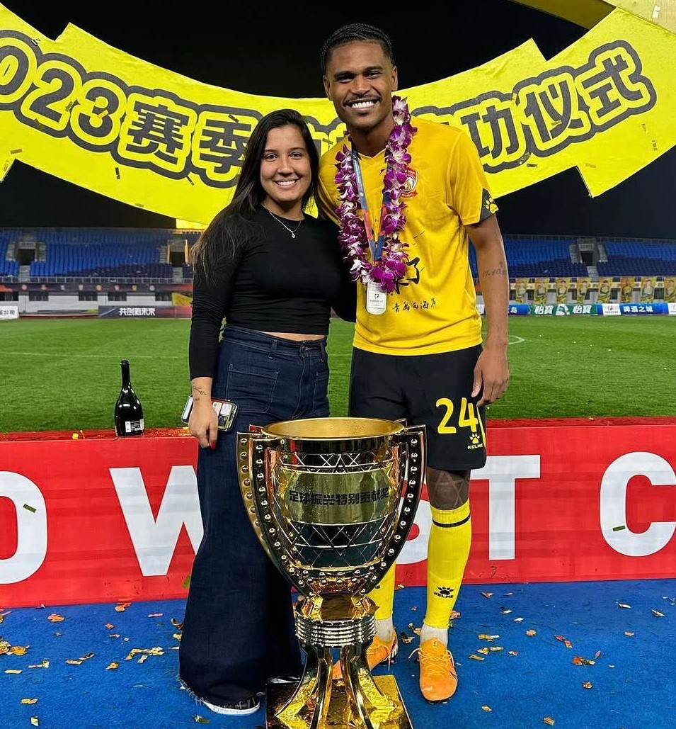 Carol "Esposa" e Wesley Tanque